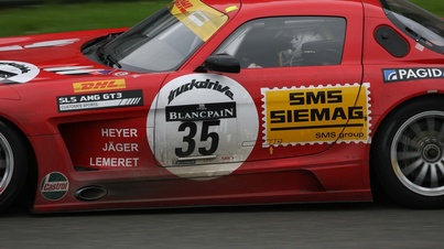 Mercedes SLS AMG GT3 rouge filé coupé