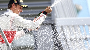 F1 GP Belgique 2012 victoire Button champagne