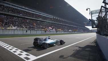 F1 GP Chine 2015 Mercedes Hamilton ligne d'arrivée