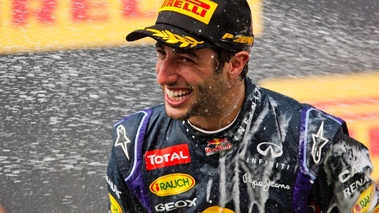 F1 GP Hongrie 2014 Red Bull Ricciardo champagne sourire