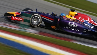 F1 GP Malaisie 2014 Red Bull Vettel profil
