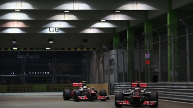 F1 GP Singapour 2012 McLaren sous pont