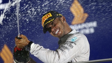 F1 GP Singapour 2014 Mercedes Hamilton victoire champagne