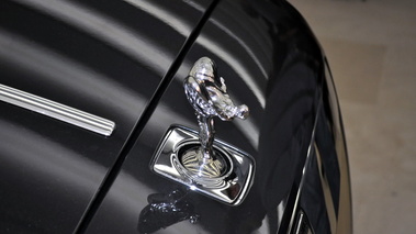 Inauguration concession Neubauer 04.10.11 - Rolls Royce Ghost logo capot 2