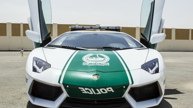 Lamborghini Aventador Police Dubaï - vue de face, portes ouvertes