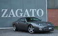 Visite de l'usine Zagato - Aston Martin DB7 Zagato vert 3/4 avant droit