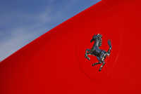 Ferrari 575 SuperAmerica rouge, logo du coffre - C.R. Ghislain Balemboy