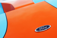 Ford GT, logo du capot de la voiture - C.R. Ghislain BALEMBOY