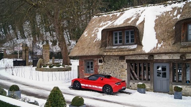 Honfleur - Ferme Saint-Siméon - Tesla Roadster Sport rouge 3/4 arrière gauche