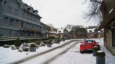 Honfleur - Ferme Saint-Siméon - Tesla Roadster Sport rouge face arrière