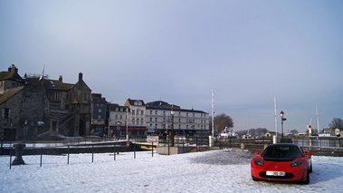 Honfleur - le port - Tesla Roadster Sport rouge face avant