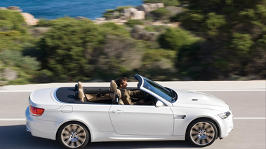 BMW M3 cabrio blanc profil
