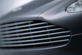 Aston Martin DB9 grise détail avant