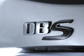 Aston Martin DBS grise détail logo
