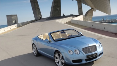 Bentley Continental GTC bleue 3/4 avant