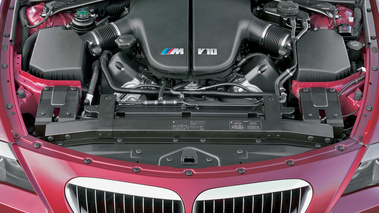 BMW M6 rouge moteur