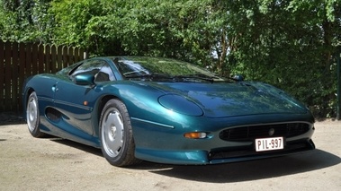 JAGUAR XJ 220 - VENDU 1992 - Vue 3/4 avant droit