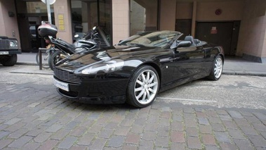 ASTON MARTIN DB9 Volante - VENDU 2006 - Vue 3/4 avant gauche décapotée